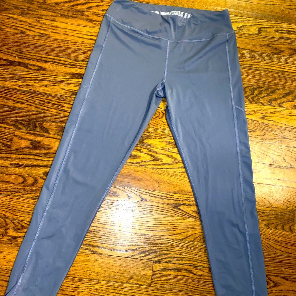 Victoria sport leggings size L